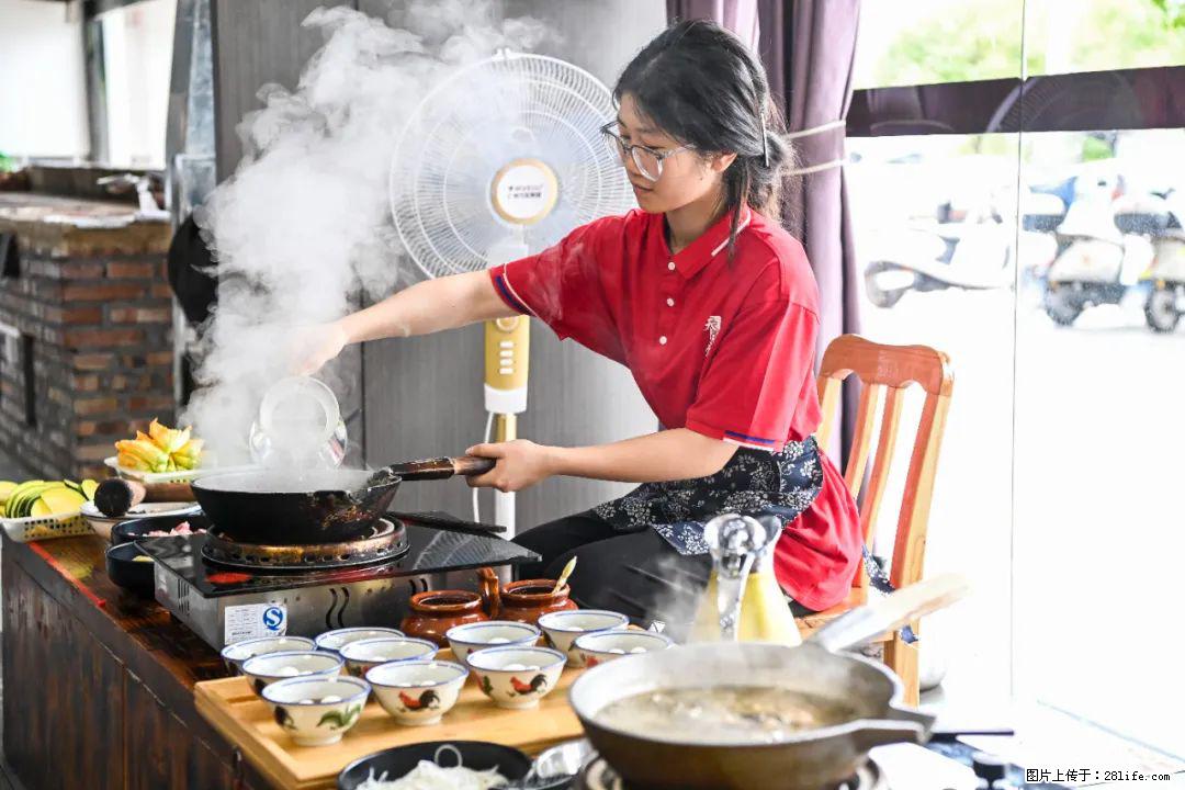 全网追的“扁担女孩”，找了一份暑假工，时薪12元 - 永州生活资讯 - 永州28生活网 yongzhou.28life.com